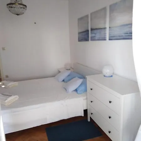 Studio Apartman Lenesta Bol Exterior photo
