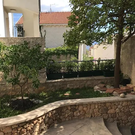 Studio Apartman Lenesta Bol Exterior photo